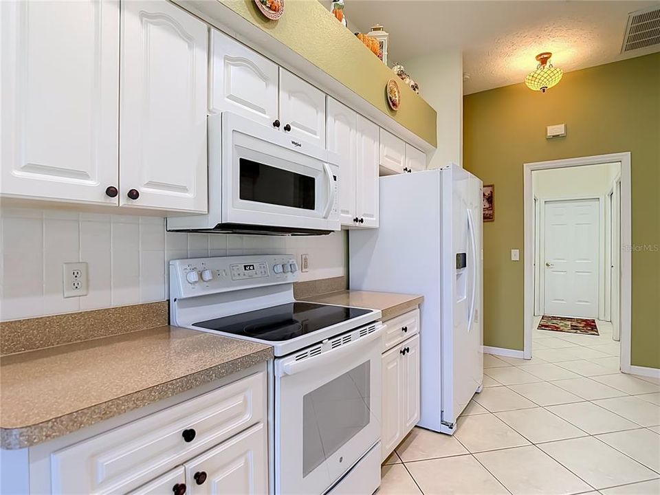 На продажу: $329,900 (3 спален, 2 ванн, 1774 Квадратных фут)