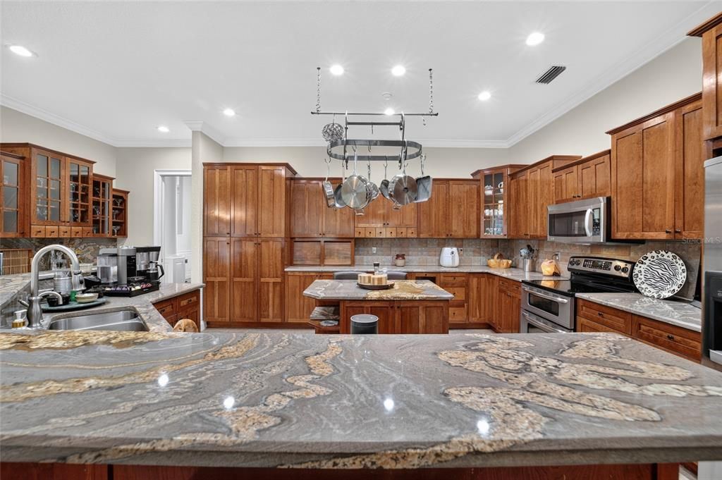 En Venta: $949,500 (4 camas, 3 baños, 2921 Pies cuadrados)