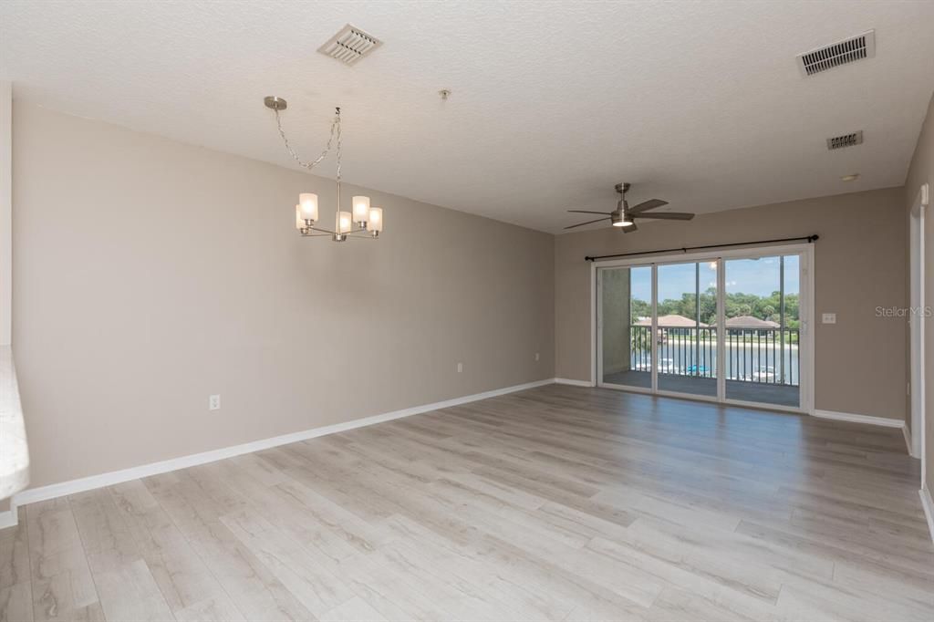 For Rent: $2,300 (3 beds, 2 baths, 1377 Square Feet)