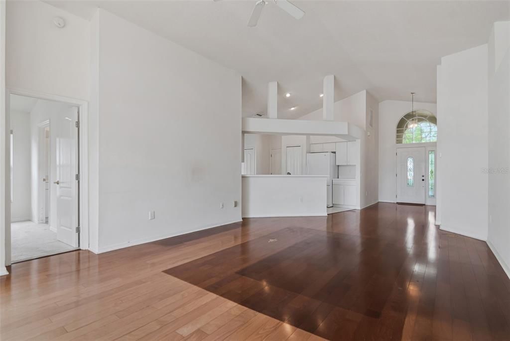 En Venta: $465,000 (4 camas, 3 baños, 1786 Pies cuadrados)