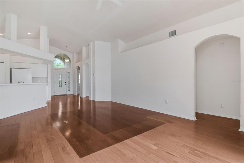 En Venta: $465,000 (4 camas, 3 baños, 1786 Pies cuadrados)
