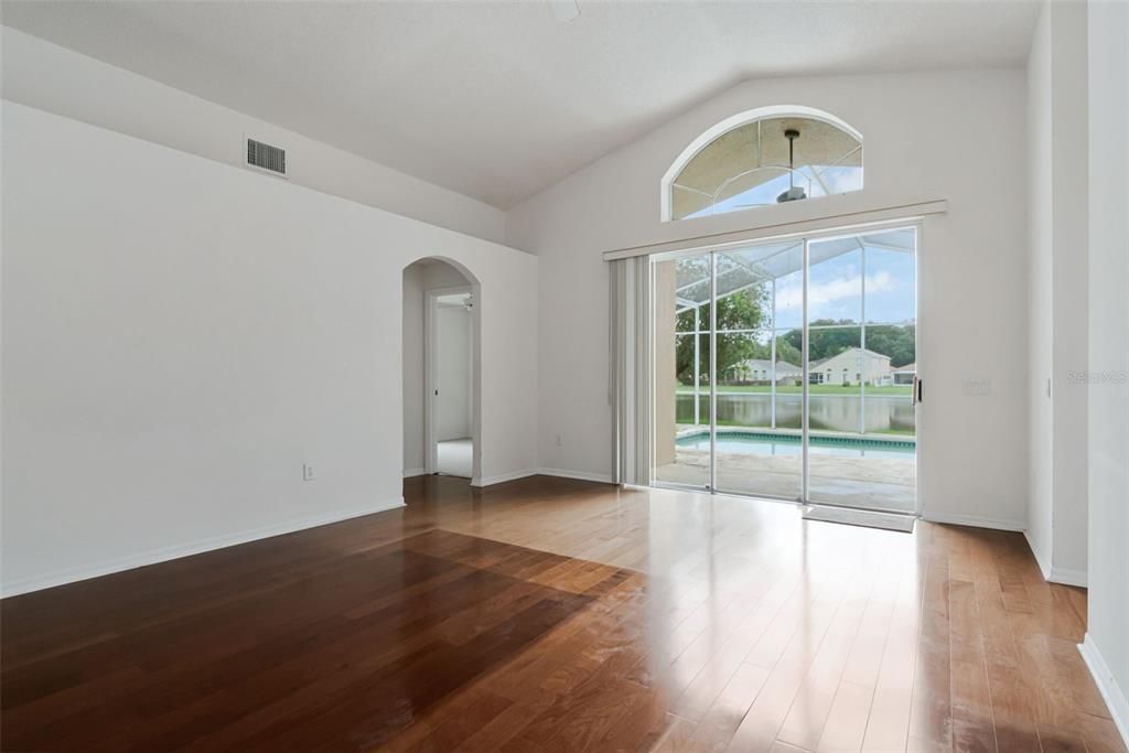 En Venta: $465,000 (4 camas, 3 baños, 1786 Pies cuadrados)