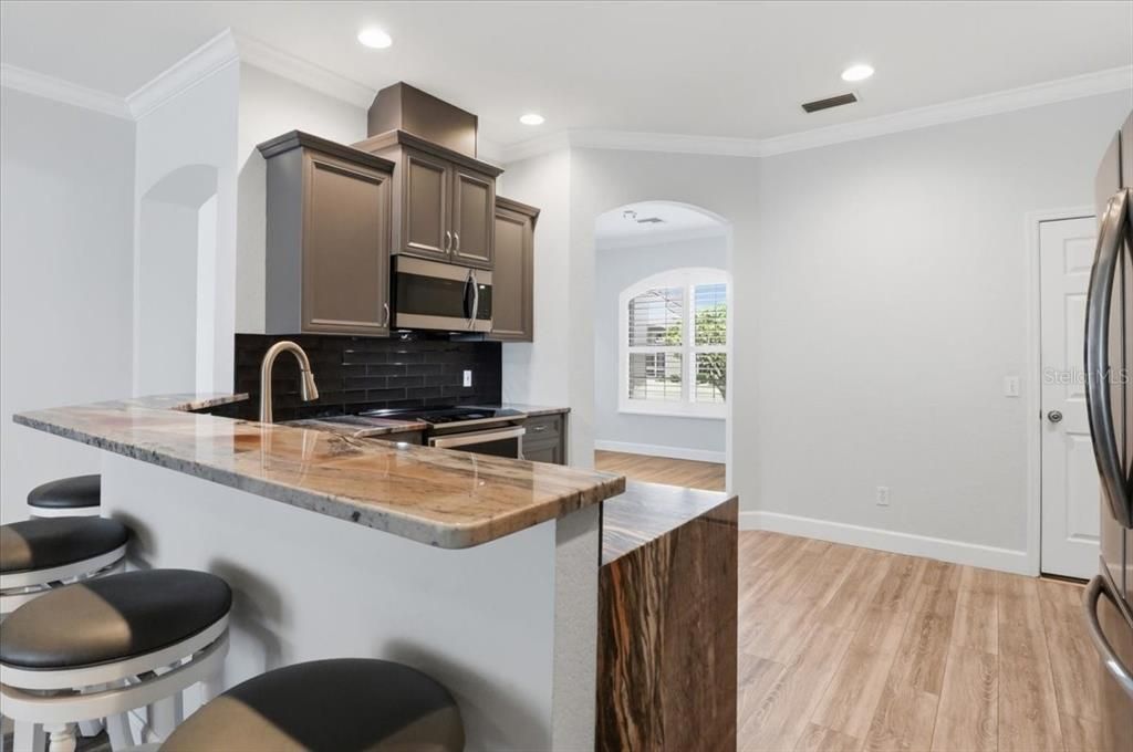For Sale: $349,900 (3 beds, 2 baths, 1722 Square Feet)