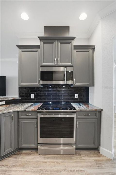For Sale: $349,900 (3 beds, 2 baths, 1722 Square Feet)