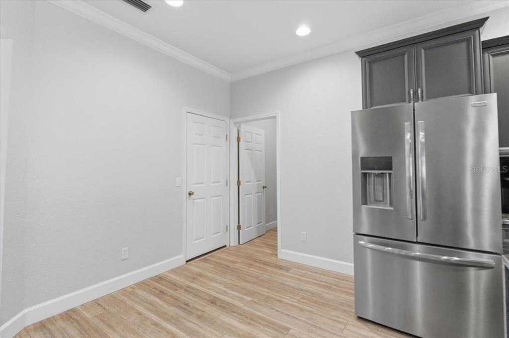 For Sale: $349,900 (3 beds, 2 baths, 1722 Square Feet)
