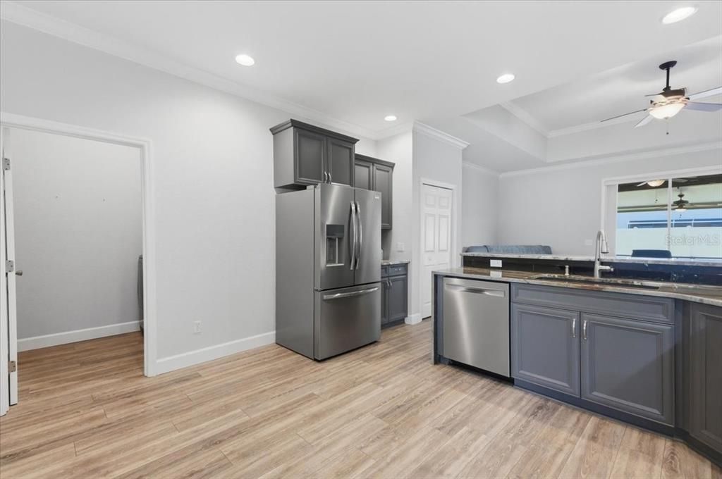 For Sale: $349,900 (3 beds, 2 baths, 1722 Square Feet)