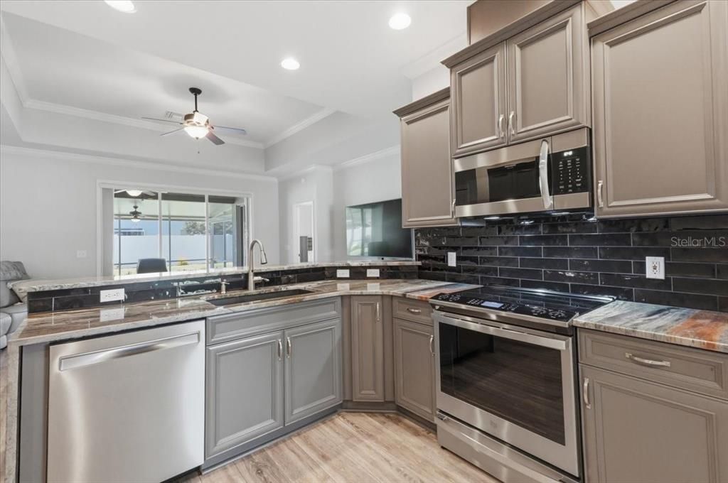 For Sale: $349,900 (3 beds, 2 baths, 1722 Square Feet)