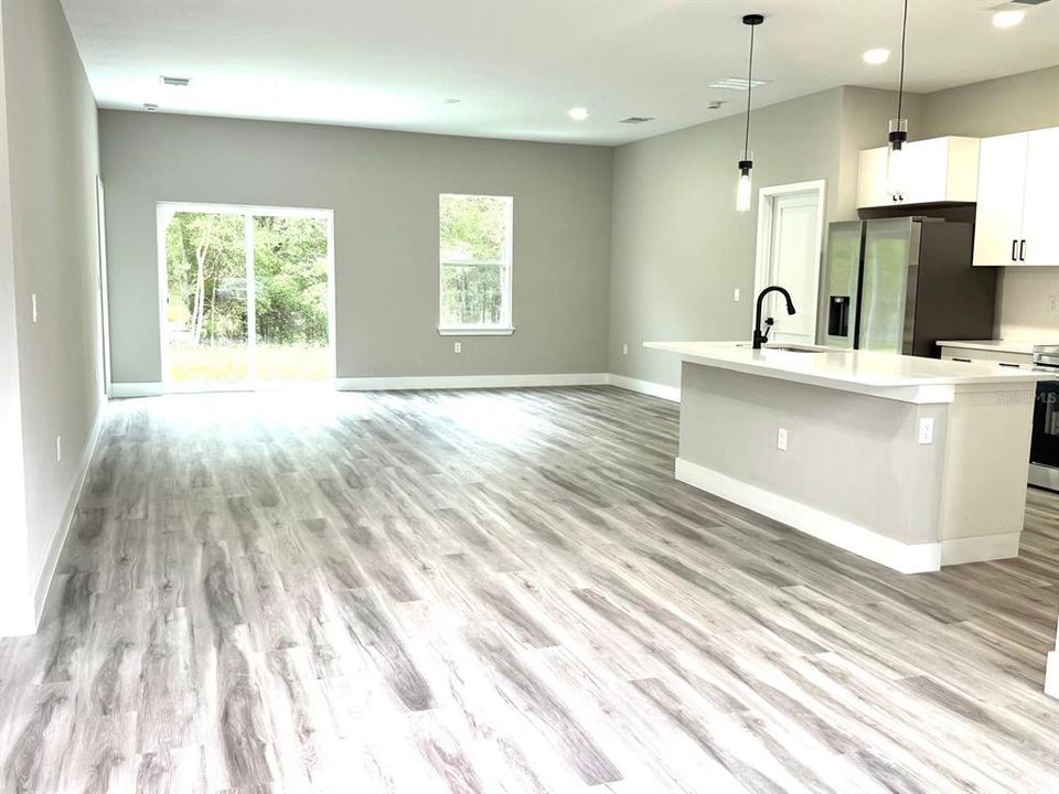 En Venta: $279,000 (4 camas, 2 baños, 1730 Pies cuadrados)