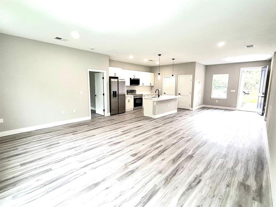 En Venta: $279,000 (4 camas, 2 baños, 1730 Pies cuadrados)