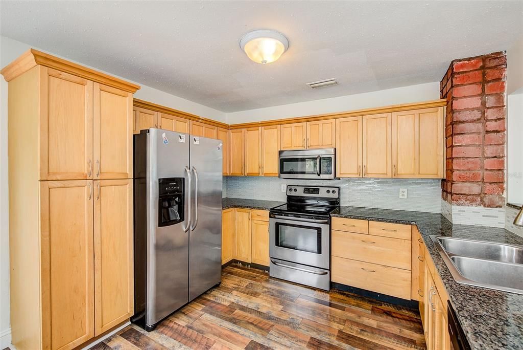 На продажу: $415,000 (4 спален, 2 ванн, 1286 Квадратных фут)