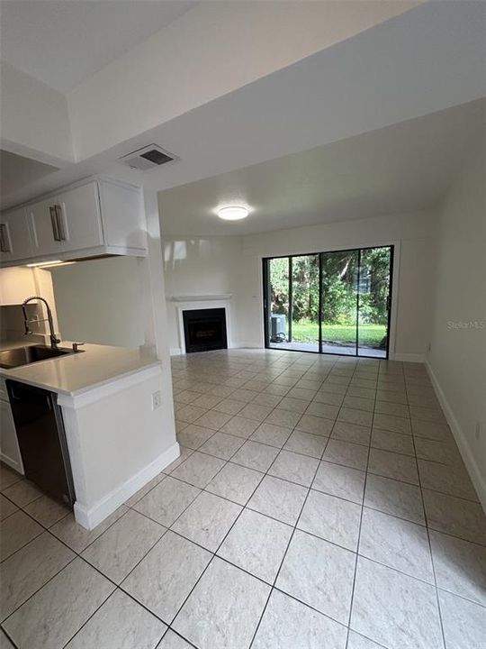 В аренду: $1,950 (2 спален, 2 ванн, 1120 Квадратных фут)
