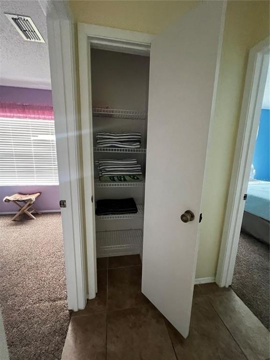 Activo con contrato: $389,900 (4 camas, 2 baños, 1787 Pies cuadrados)