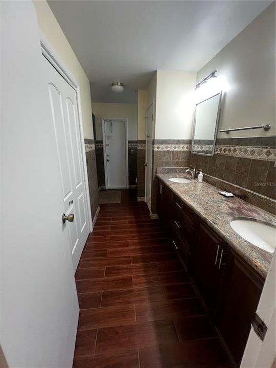 Activo con contrato: $389,900 (4 camas, 2 baños, 1787 Pies cuadrados)