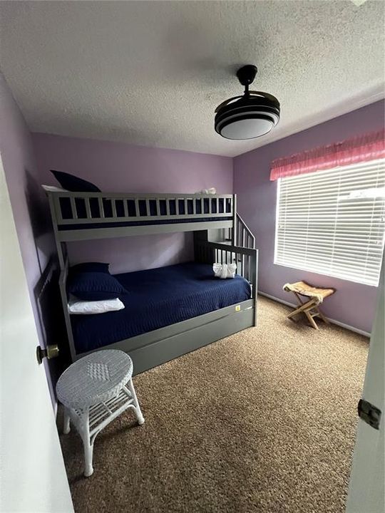 Activo con contrato: $389,900 (4 camas, 2 baños, 1787 Pies cuadrados)