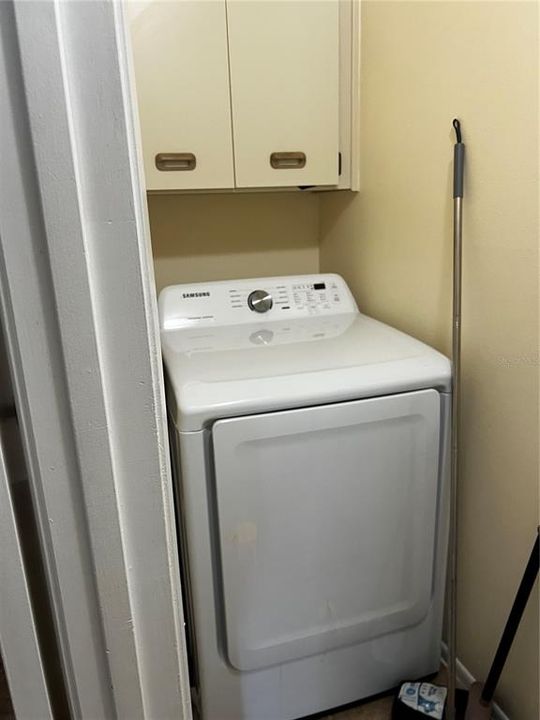 Activo con contrato: $389,900 (4 camas, 2 baños, 1787 Pies cuadrados)
