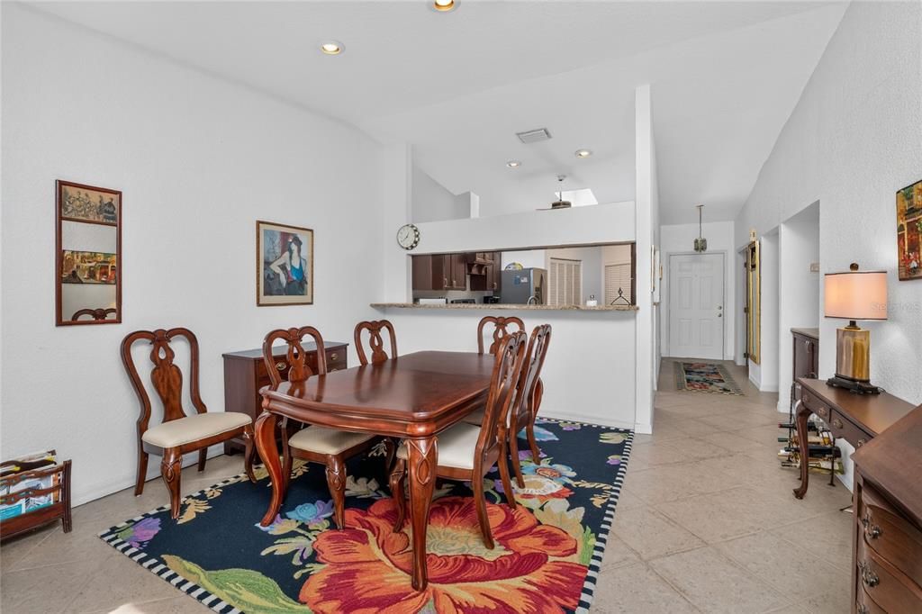 На продажу: $235,000 (3 спален, 2 ванн, 1837 Квадратных фут)