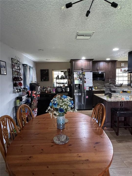 En Venta: $490,000 (4 camas, 3 baños, 2400 Pies cuadrados)
