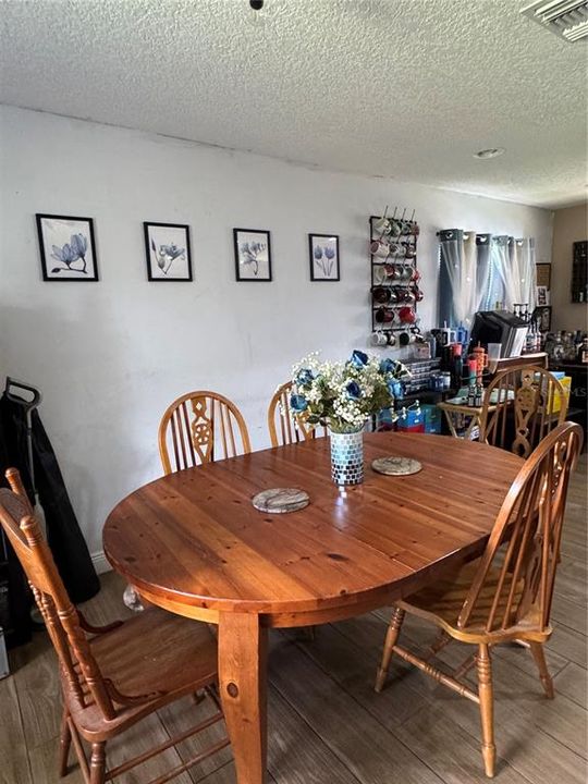 En Venta: $490,000 (4 camas, 3 baños, 2400 Pies cuadrados)