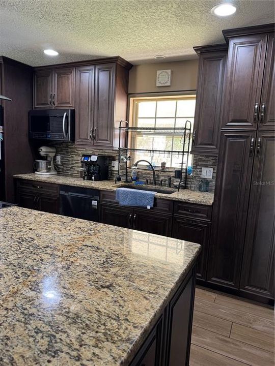 En Venta: $490,000 (4 camas, 3 baños, 2400 Pies cuadrados)