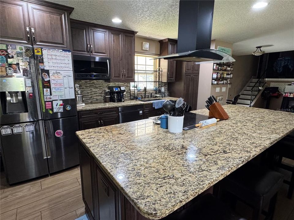 En Venta: $490,000 (4 camas, 3 baños, 2400 Pies cuadrados)