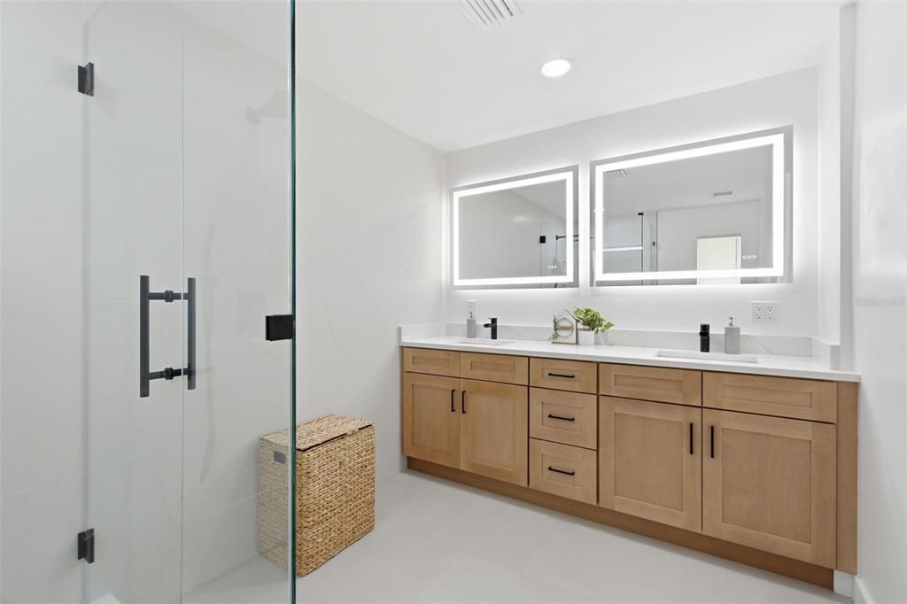 En Venta: $574,900 (4 camas, 2 baños, 2359 Pies cuadrados)