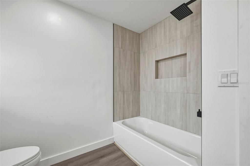 En Venta: $574,900 (4 camas, 2 baños, 2359 Pies cuadrados)