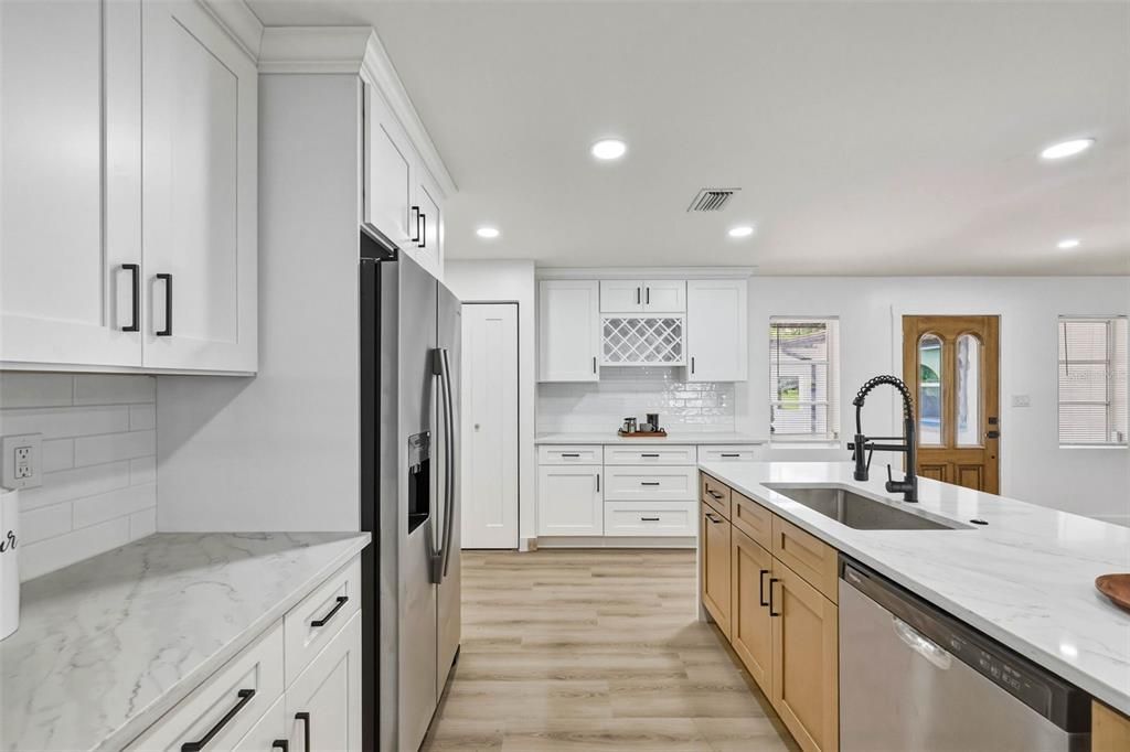 En Venta: $574,900 (4 camas, 2 baños, 2359 Pies cuadrados)