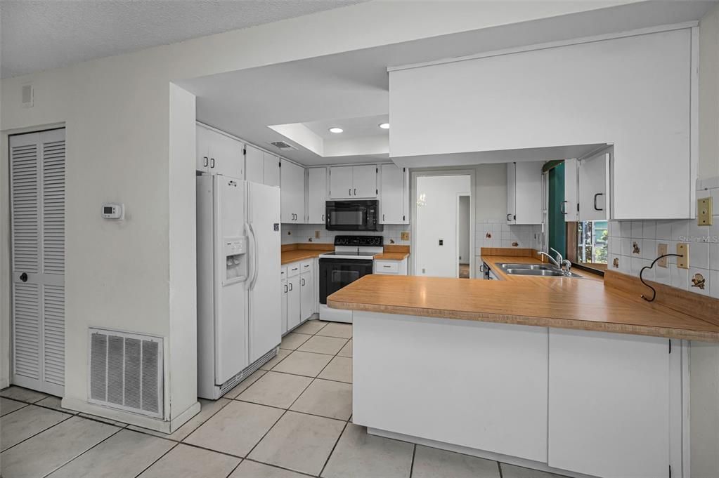 Activo con contrato: $320,000 (3 camas, 2 baños, 1820 Pies cuadrados)