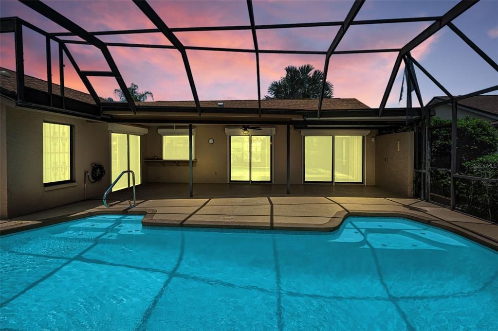 Activo con contrato: $320,000 (3 camas, 2 baños, 1820 Pies cuadrados)