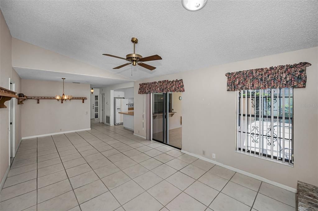 Activo con contrato: $320,000 (3 camas, 2 baños, 1820 Pies cuadrados)