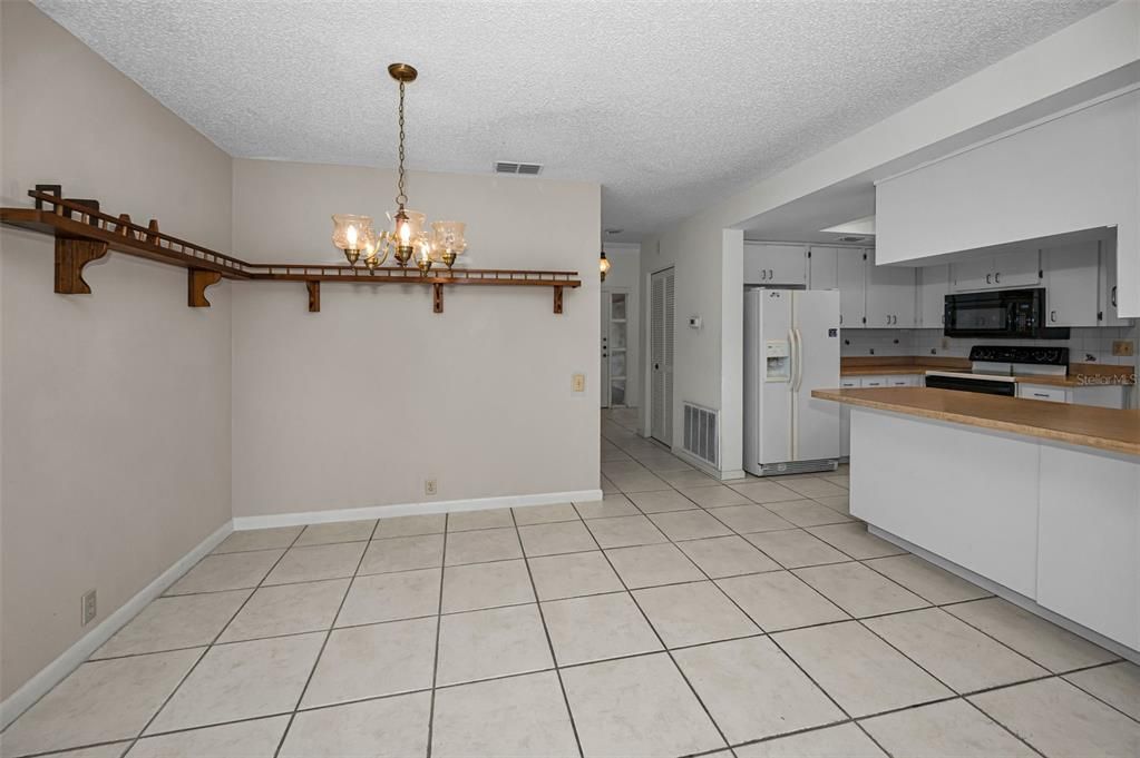 Activo con contrato: $320,000 (3 camas, 2 baños, 1820 Pies cuadrados)