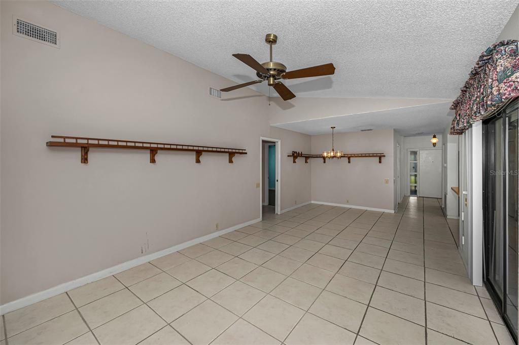 Activo con contrato: $320,000 (3 camas, 2 baños, 1820 Pies cuadrados)