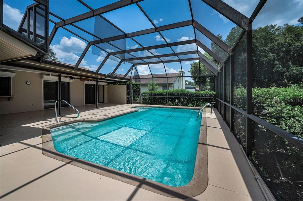 Activo con contrato: $320,000 (3 camas, 2 baños, 1820 Pies cuadrados)