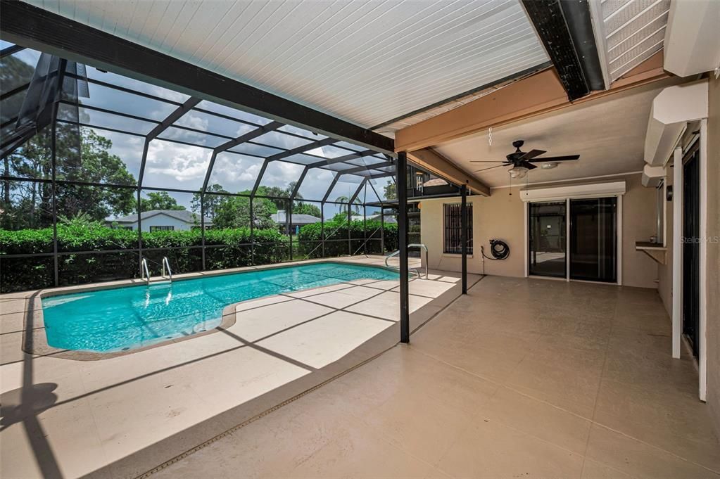 Activo con contrato: $320,000 (3 camas, 2 baños, 1820 Pies cuadrados)