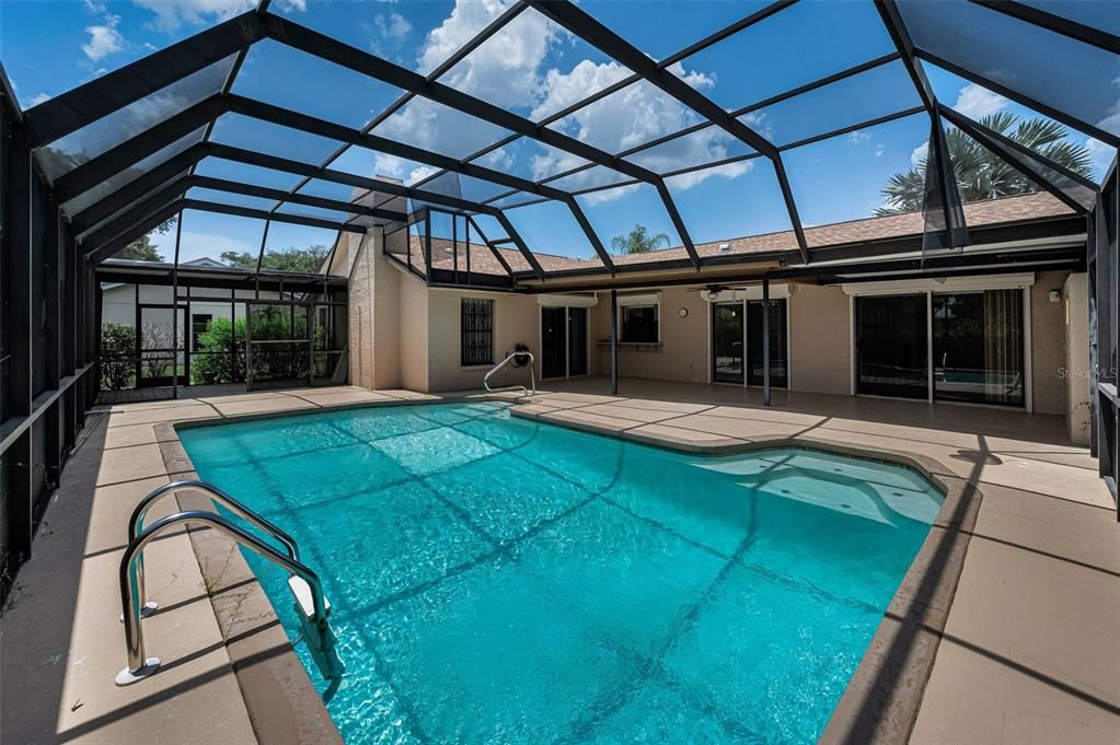 Activo con contrato: $320,000 (3 camas, 2 baños, 1820 Pies cuadrados)