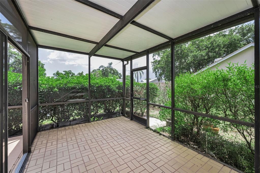 Activo con contrato: $320,000 (3 camas, 2 baños, 1820 Pies cuadrados)