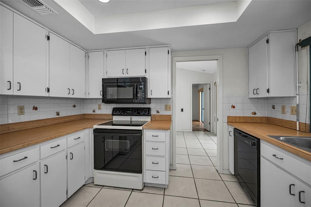 Activo con contrato: $320,000 (3 camas, 2 baños, 1820 Pies cuadrados)