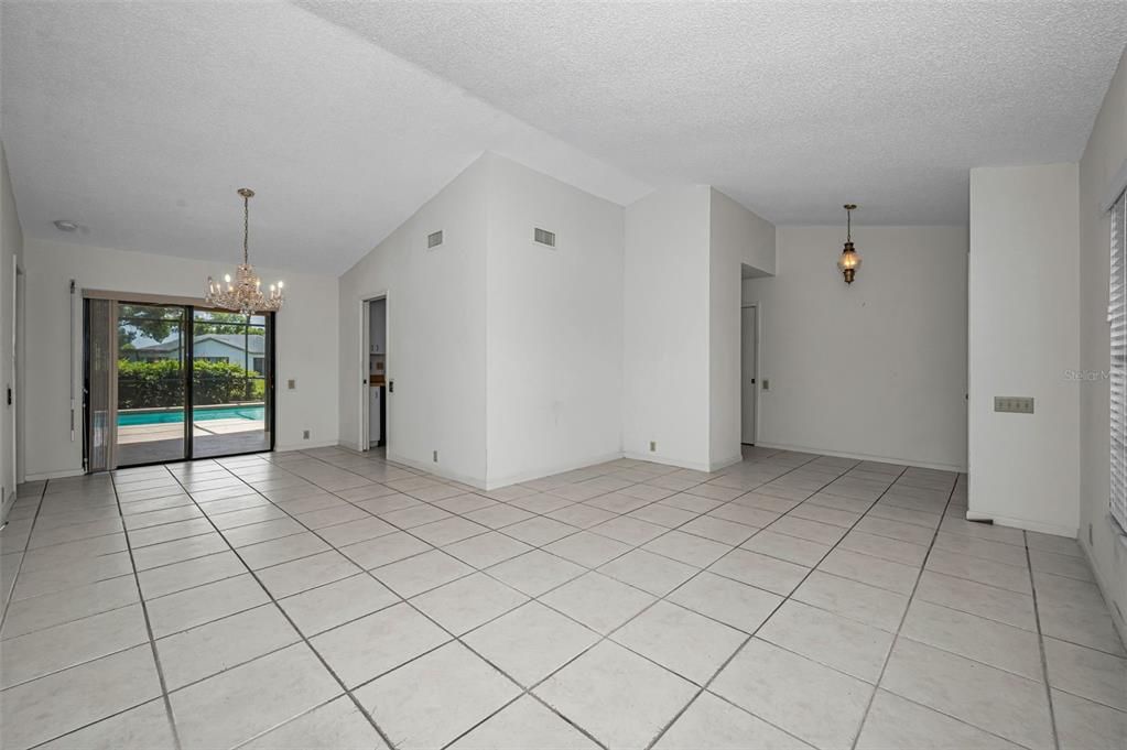 Activo con contrato: $320,000 (3 camas, 2 baños, 1820 Pies cuadrados)