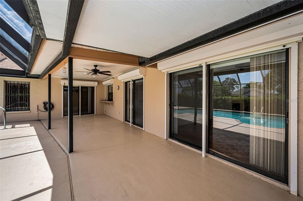 Activo con contrato: $320,000 (3 camas, 2 baños, 1820 Pies cuadrados)