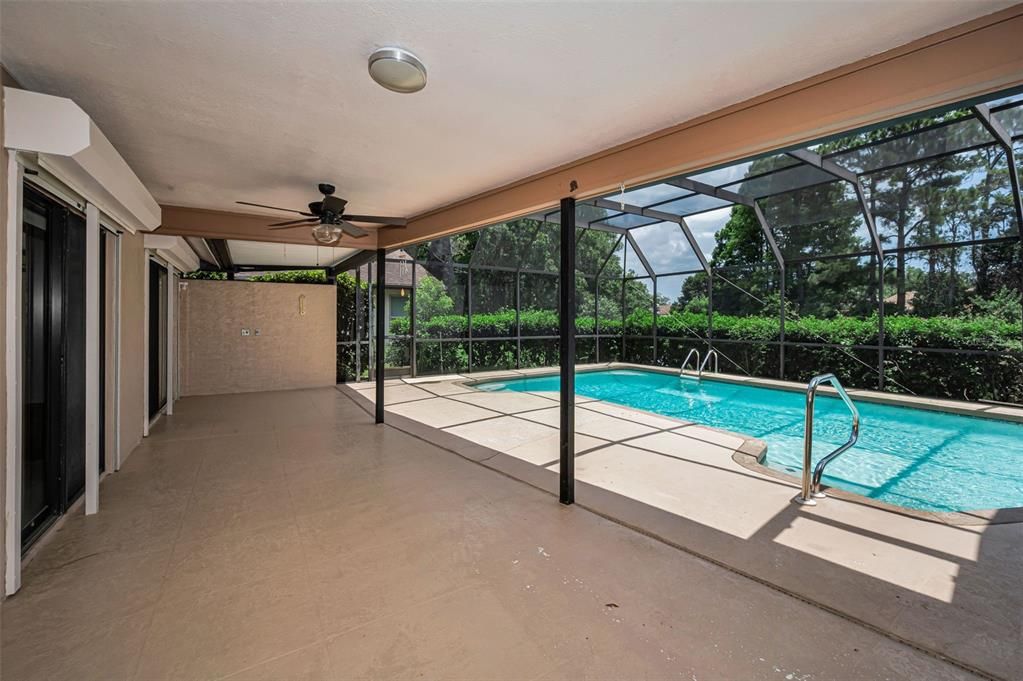 Activo con contrato: $320,000 (3 camas, 2 baños, 1820 Pies cuadrados)