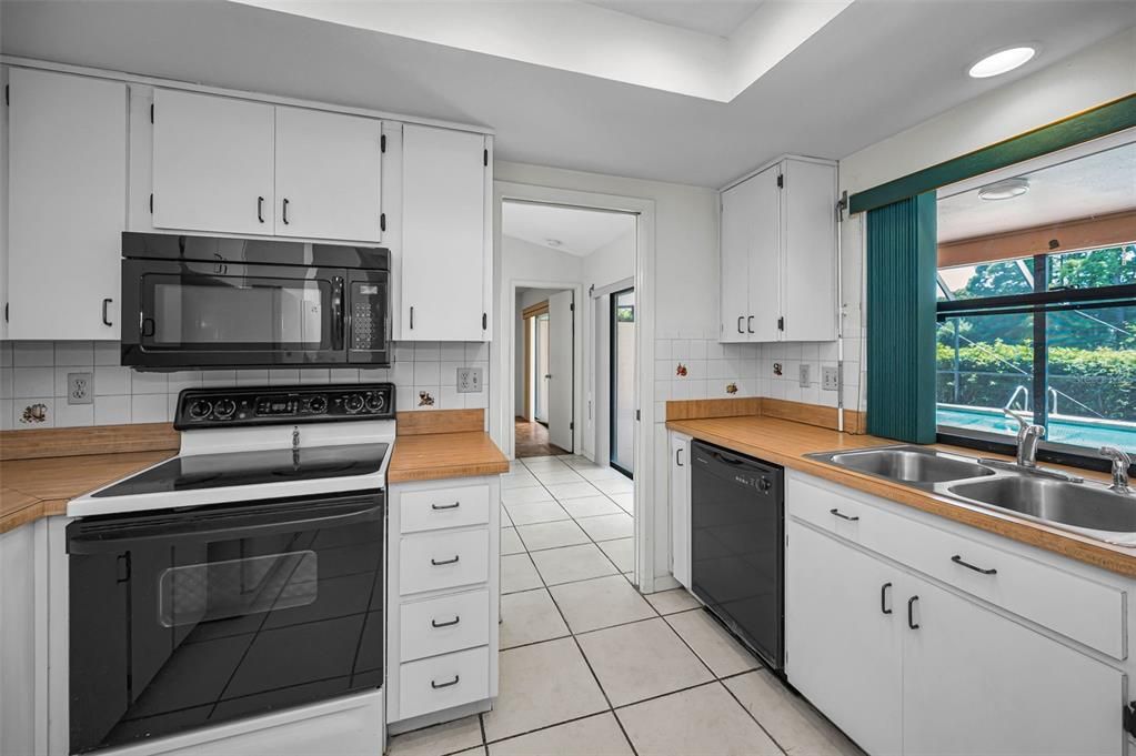 Activo con contrato: $320,000 (3 camas, 2 baños, 1820 Pies cuadrados)