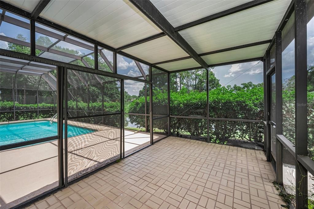 Activo con contrato: $320,000 (3 camas, 2 baños, 1820 Pies cuadrados)