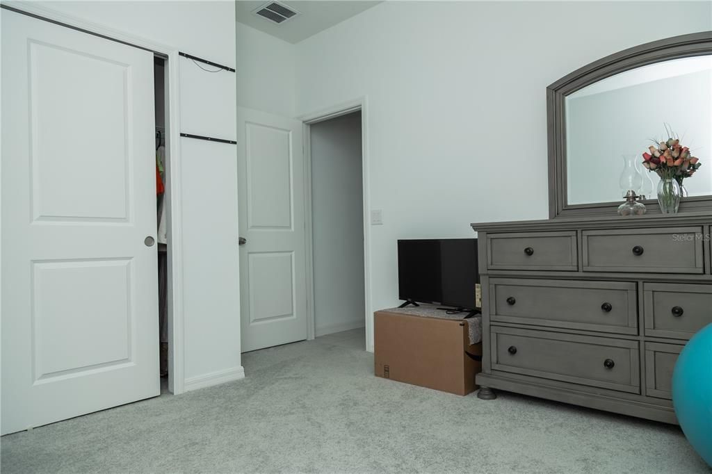 На продажу: $330,000 (4 спален, 3 ванн, 2001 Квадратных фут)