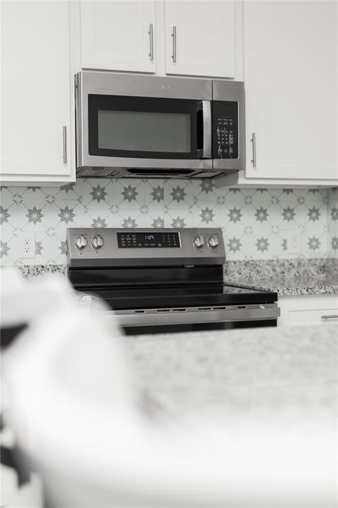 На продажу: $330,000 (4 спален, 3 ванн, 2001 Квадратных фут)