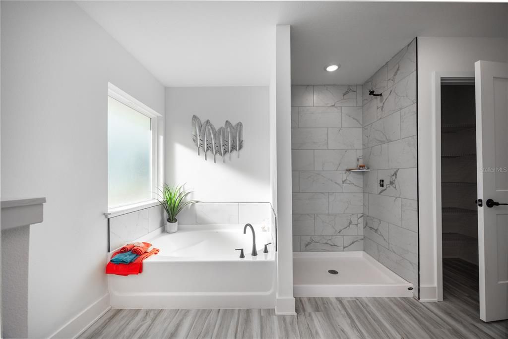 En Venta: $366,350 (3 camas, 2 baños, 1952 Pies cuadrados)
