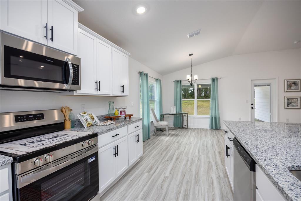 En Venta: $366,350 (3 camas, 2 baños, 1952 Pies cuadrados)