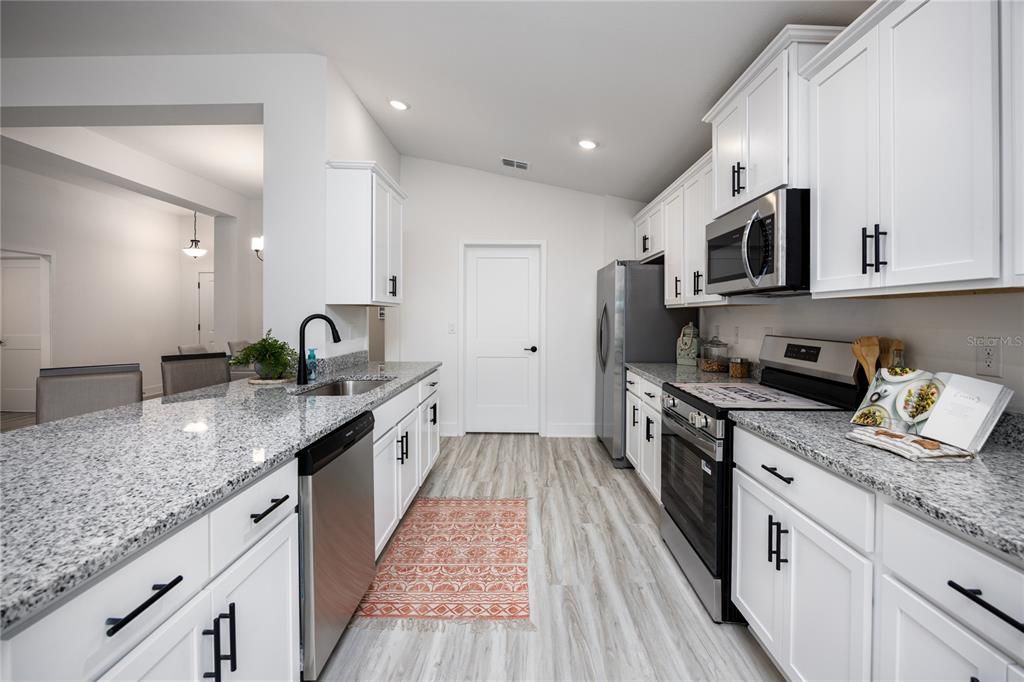 En Venta: $366,350 (3 camas, 2 baños, 1952 Pies cuadrados)