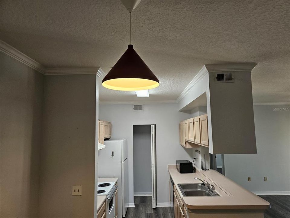 В аренду: $1,350 (1 спален, 1 ванн, 734 Квадратных фут)