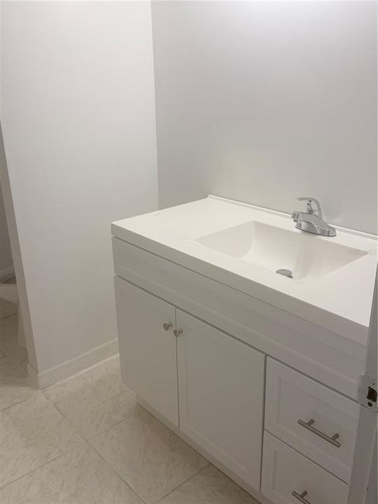For Sale: $198,999 (2 beds, 1 baths, 1038 Square Feet)