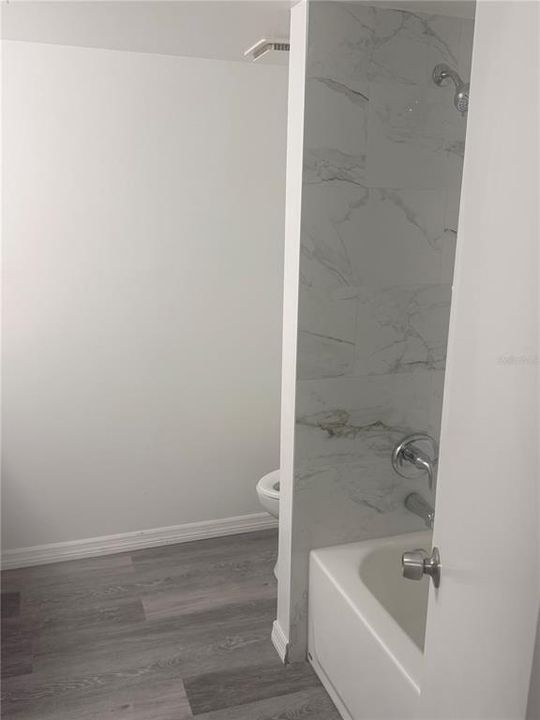 For Sale: $198,999 (2 beds, 1 baths, 1038 Square Feet)